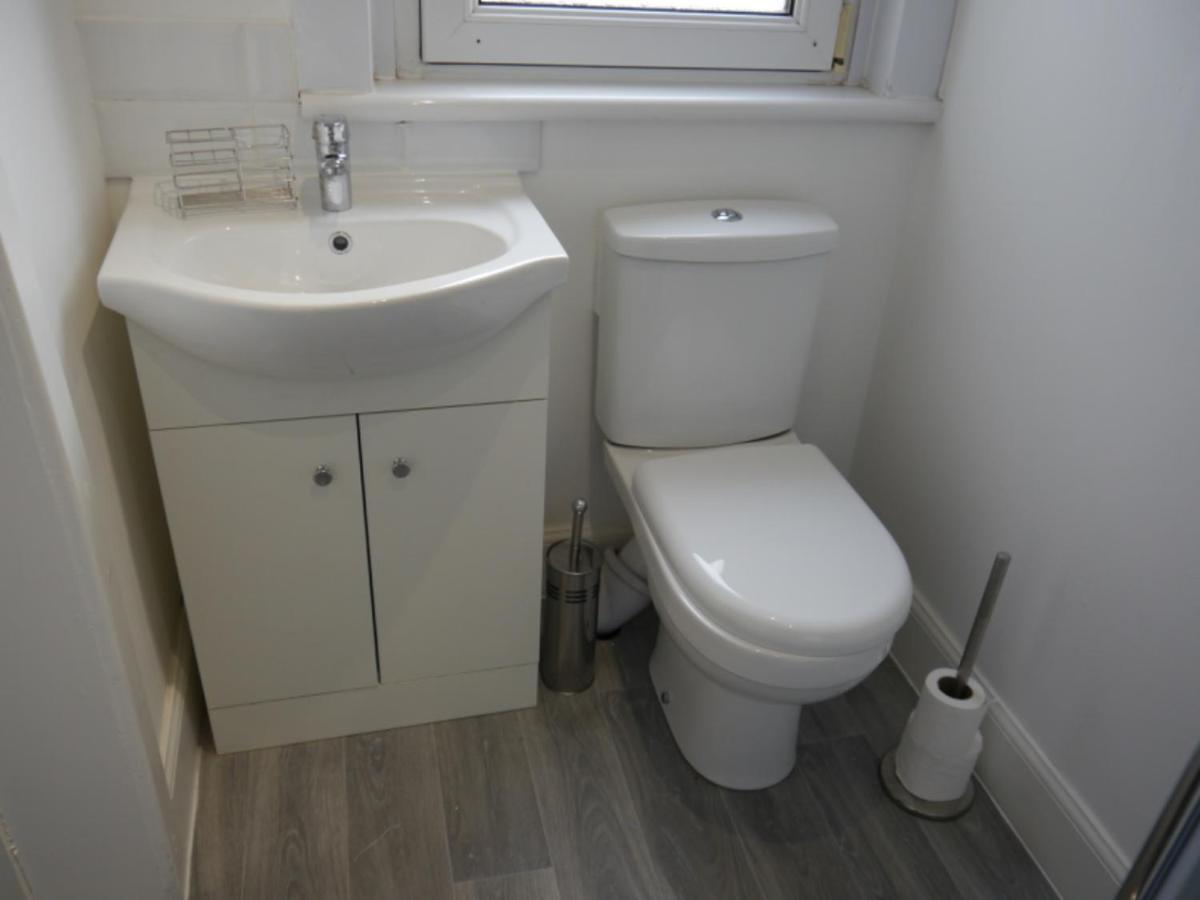Caledonian Rooms Bellshill Bagian luar foto