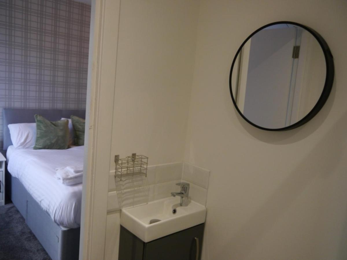 Caledonian Rooms Bellshill Bagian luar foto